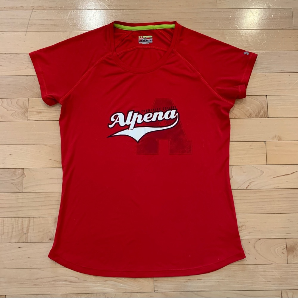 Under Armour Heatgear Women’s Small Short Sleeve Shirt Alpena Community College